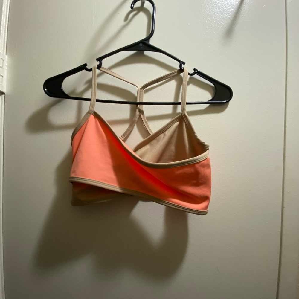 Sport bra cross over